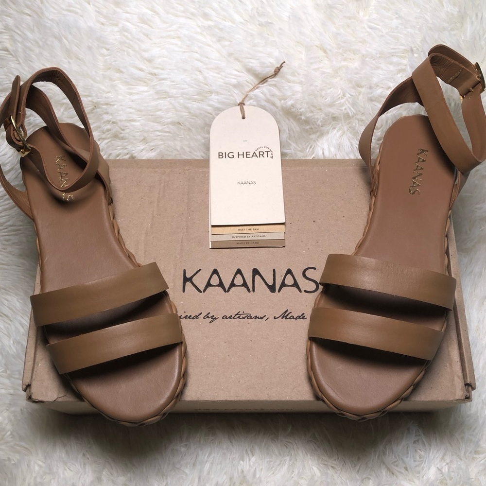 Kaanas Women Sandals Caramel NWT NWB SIZE 7